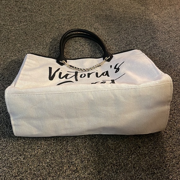 Victoria’s Secret bag - Picture 4 of 12